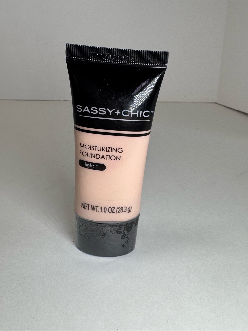 Sassy & Chic Foundation Light 1 Shade 1 Oz Moisturizing Beauty Discontinued New